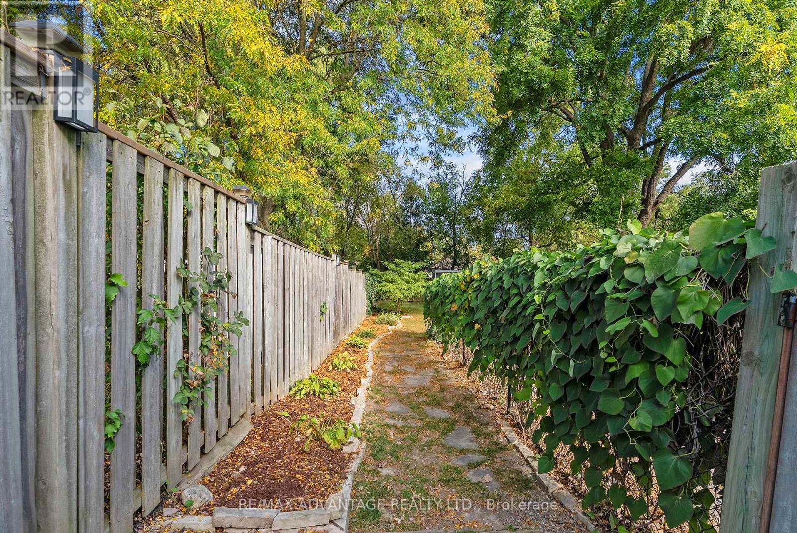 74 Emery Street E, London South, Ontario  N6C 2C8 - Photo 42 - X12590004