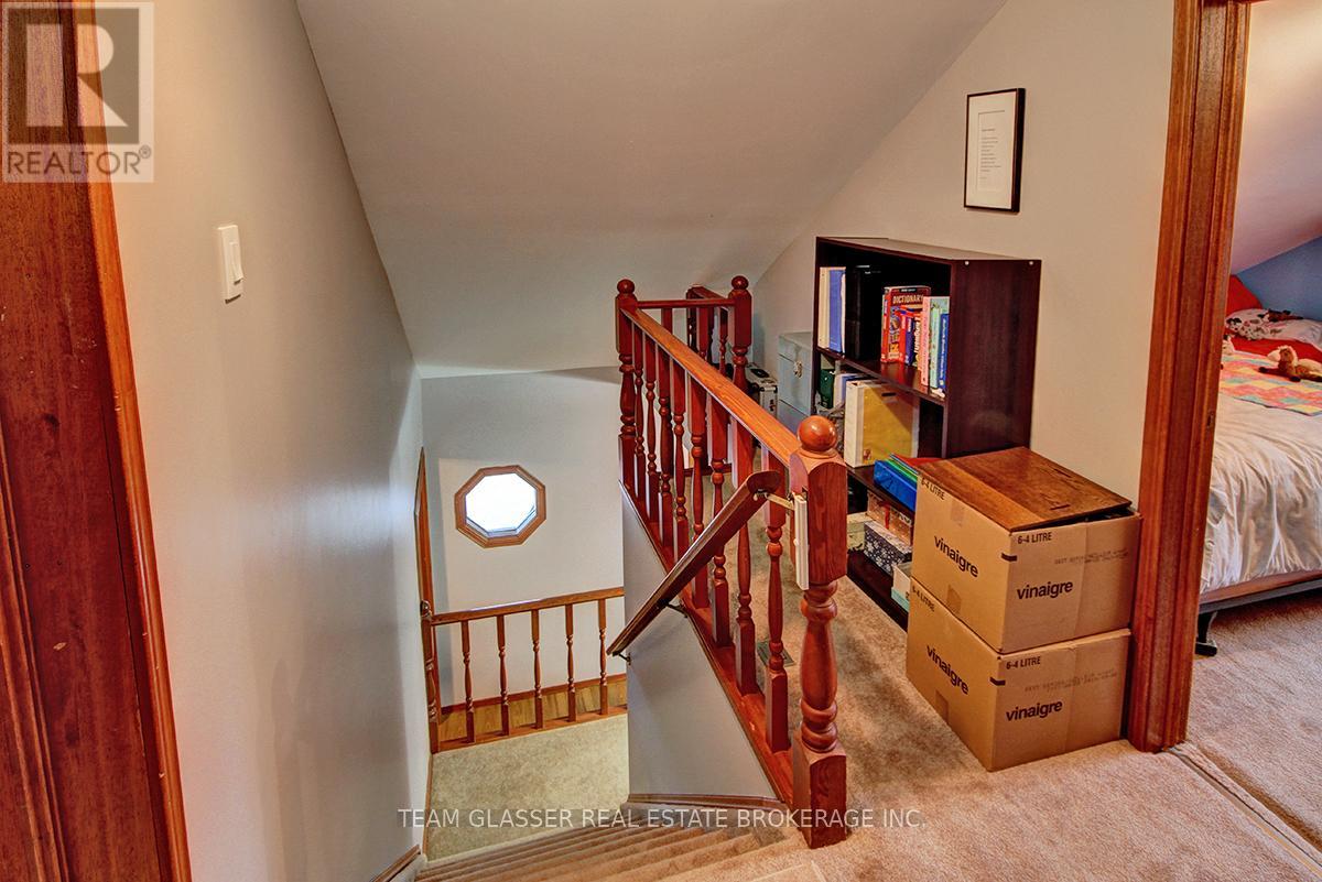 8200 Falconbridge Drive, Strathroy-Caradoc, Ontario  N0L 1W0 - Photo 18 - X12590030