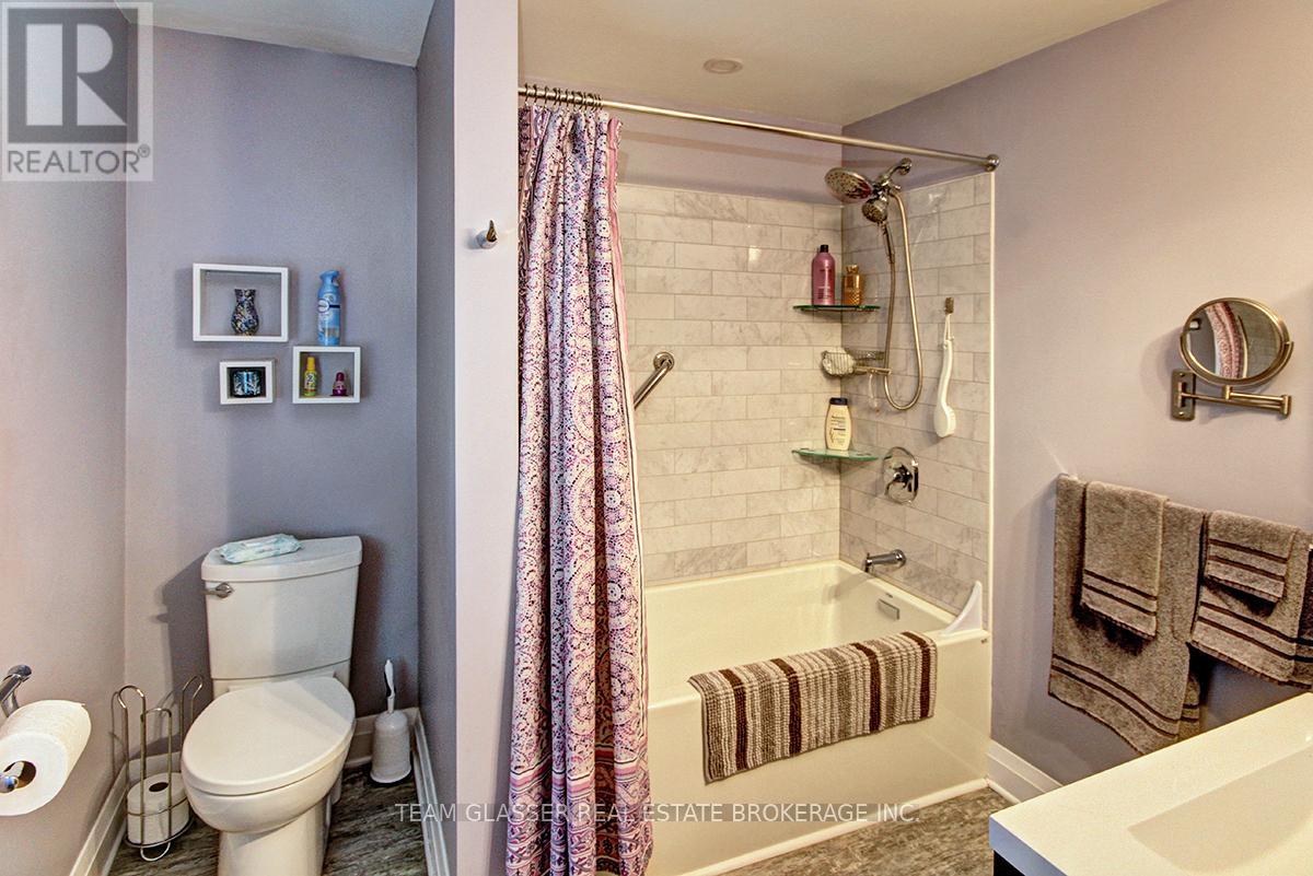 8200 Falconbridge Drive, Strathroy-Caradoc, Ontario  N0L 1W0 - Photo 19 - X12590030