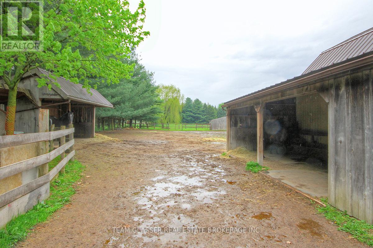 8200 Falconbridge Drive, Strathroy-Caradoc, Ontario  N0L 1W0 - Photo 27 - X12590030