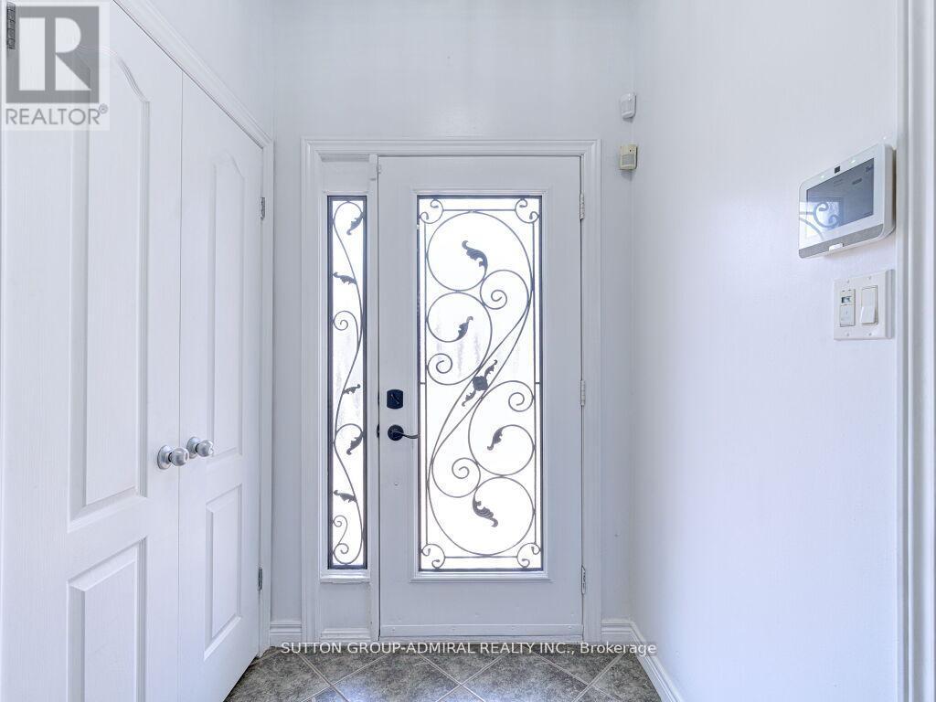 31 Palacebeach Trail, Hamilton, Ontario  L8E 0B9 - Photo 5 - X12589674