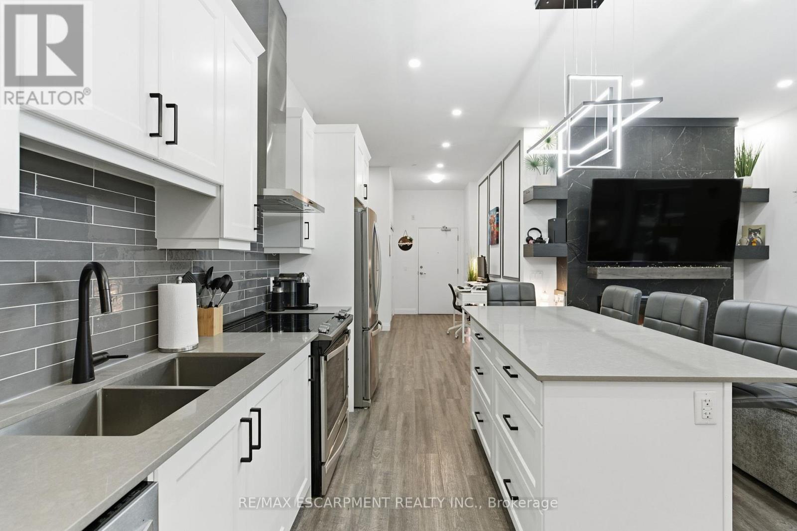 120 - 1 Redfern Avenue, Hamilton, Ontario  L9C 0E6 - Photo 12 - X12589716