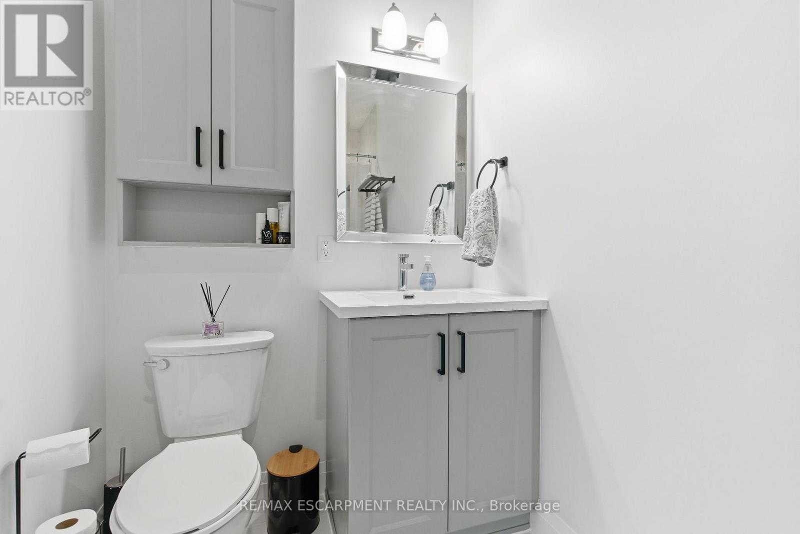 120 - 1 Redfern Avenue, Hamilton, Ontario  L9C 0E6 - Photo 22 - X12589716