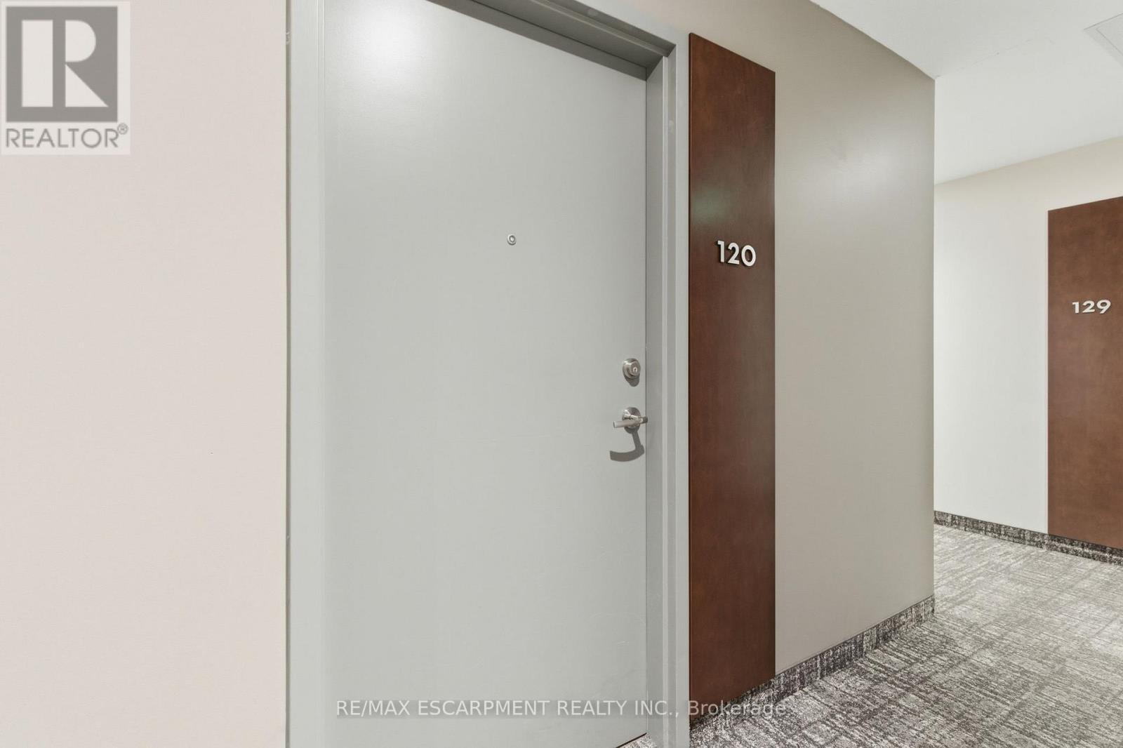 120 - 1 Redfern Avenue, Hamilton, Ontario  L9C 0E6 - Photo 4 - X12589716