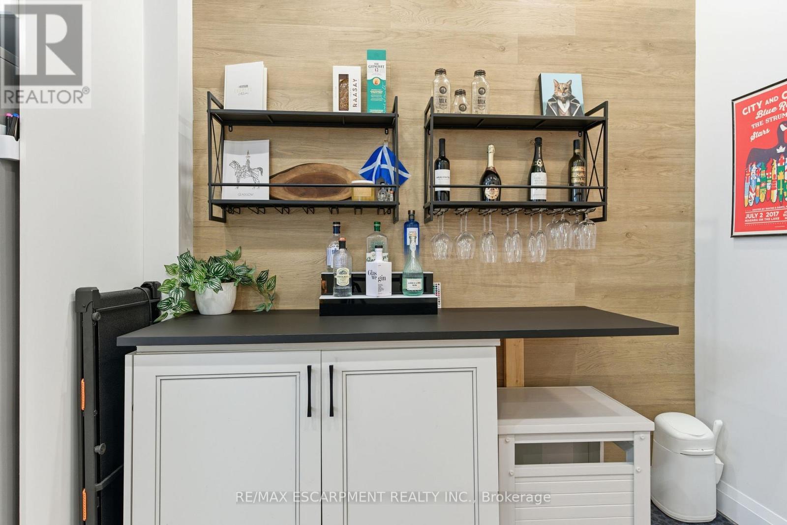 120 - 1 Redfern Avenue, Hamilton, Ontario  L9C 0E6 - Photo 8 - X12589716