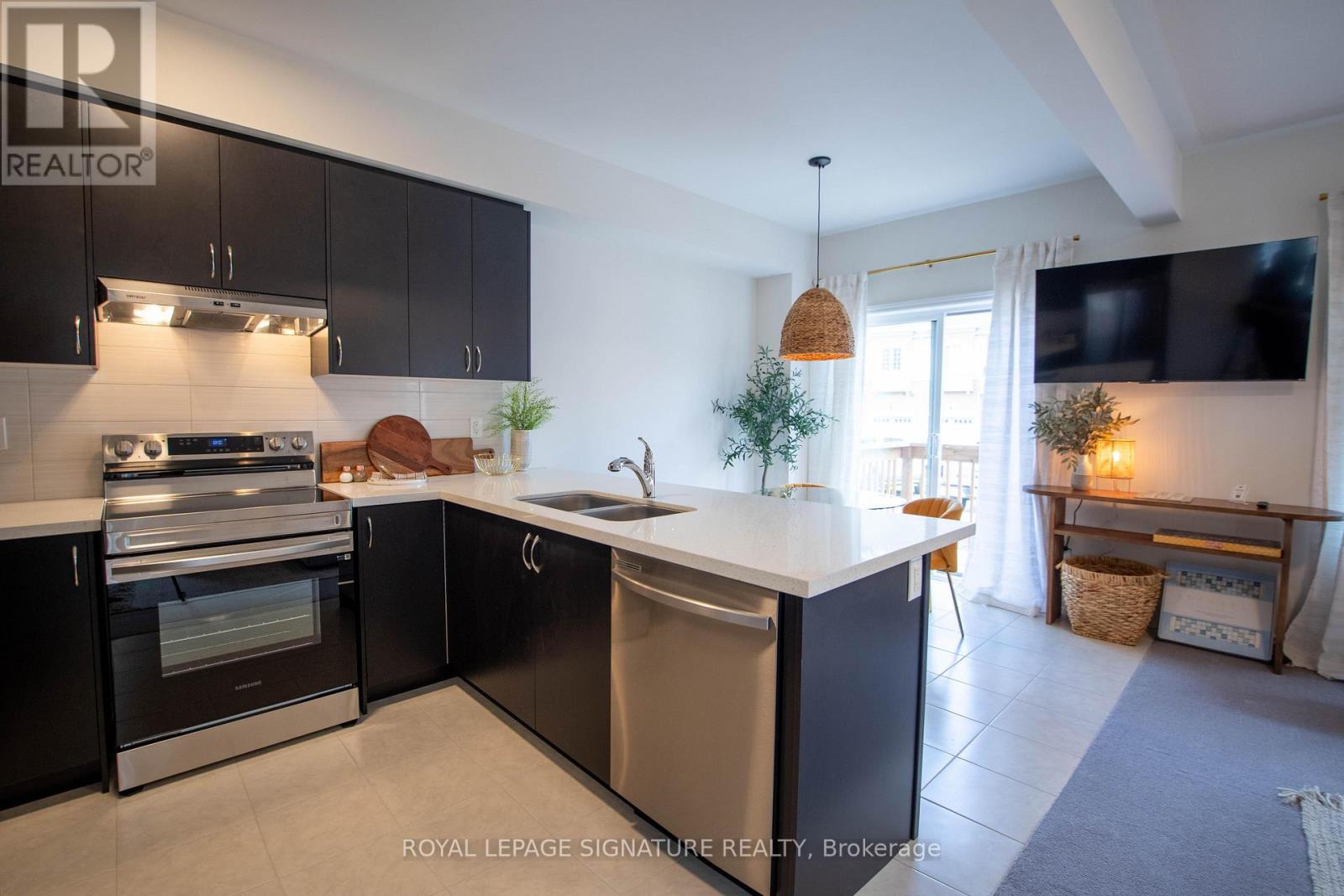 114 - 305 Garner Road W, Hamilton, Ontario  L9G 3K9 - Photo 4 - X12589750