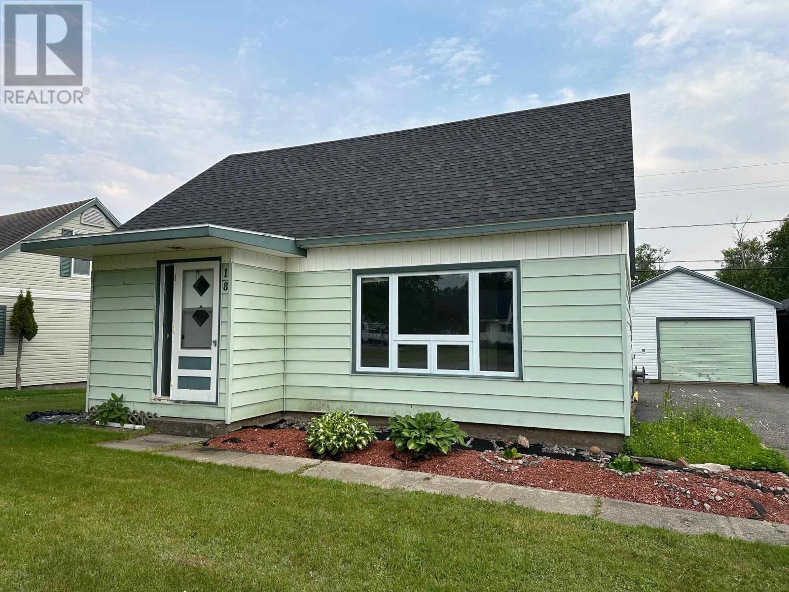 18 Elizabeth Ave, Terrace Bay, Ontario  P0T 2W0 - Photo 1 - TB252159