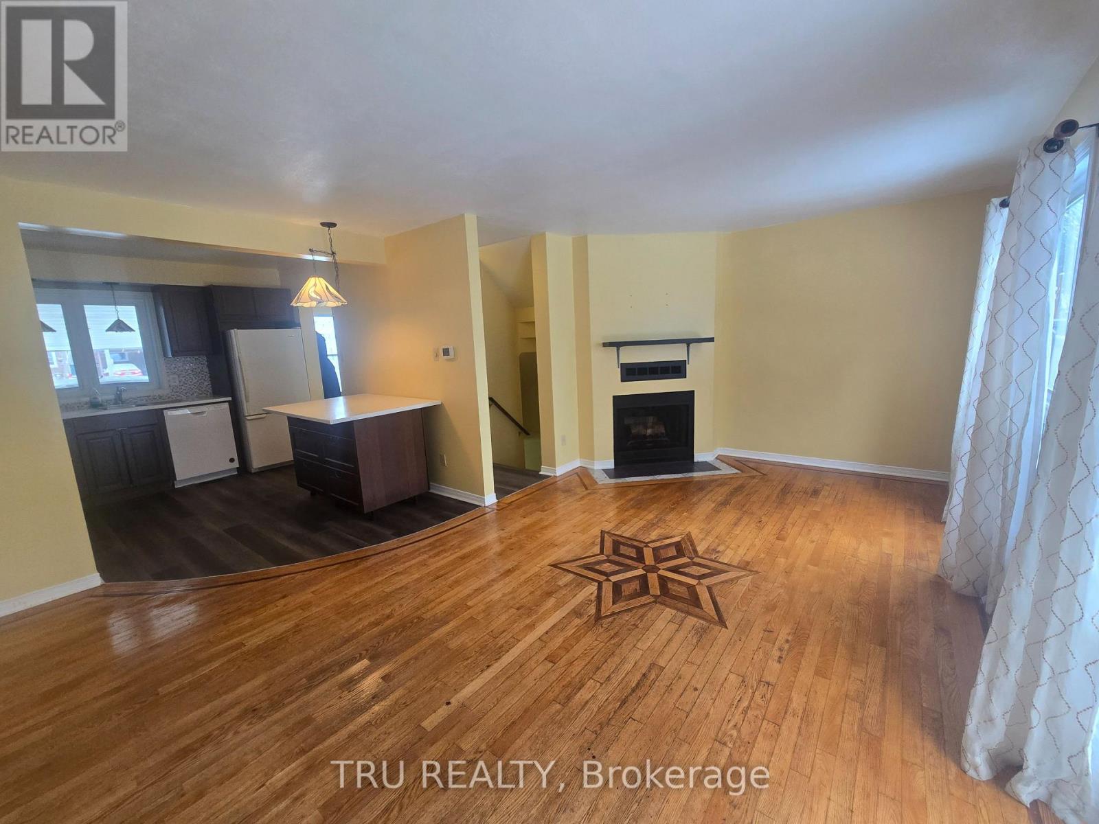 538 Seyton Drive, Ottawa, Ontario K2H 9B2 - Photo 3 - X12589948