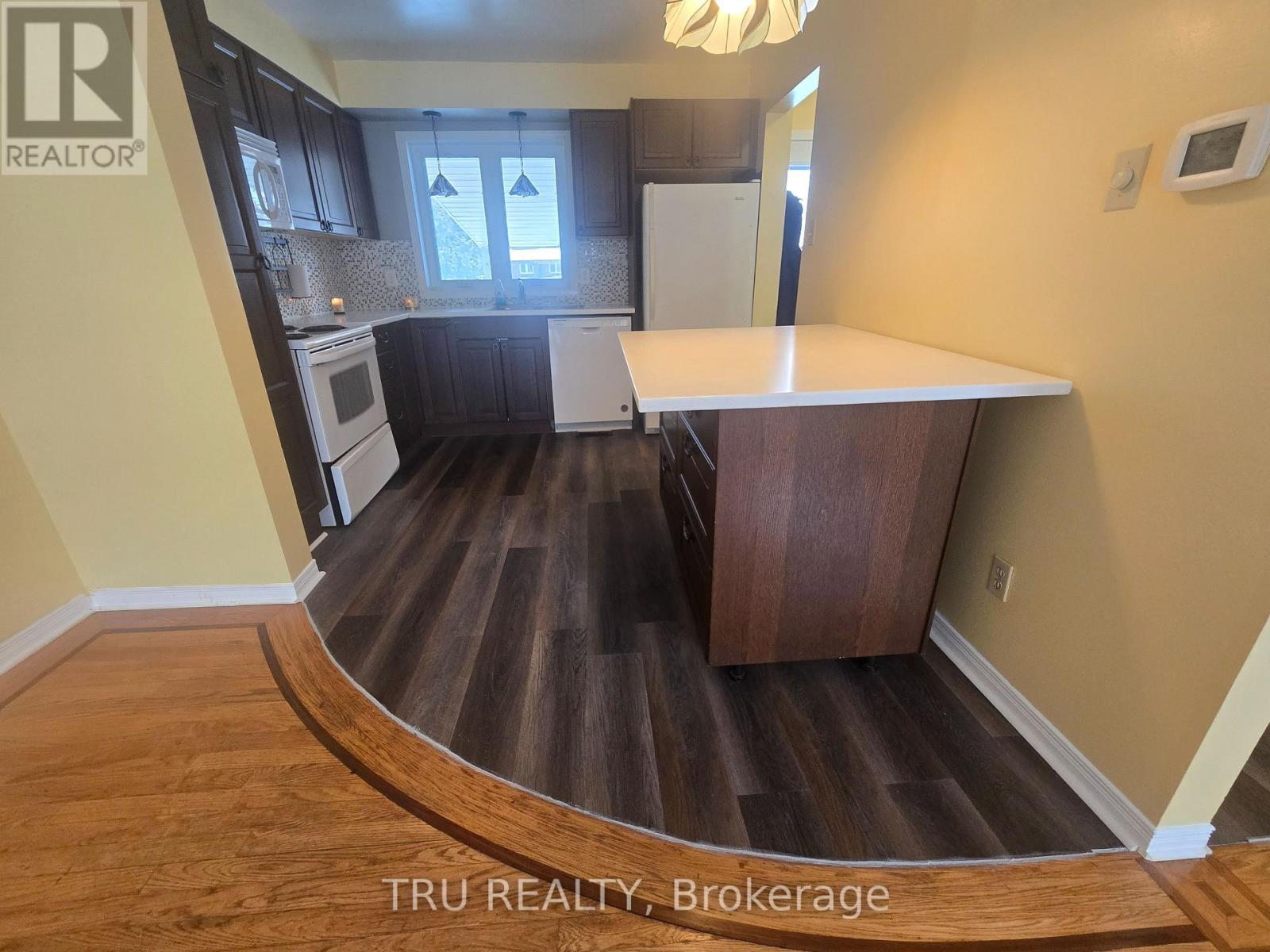 538 Seyton Drive, Ottawa, Ontario K2H 9B2 - Photo 5 - X12589948