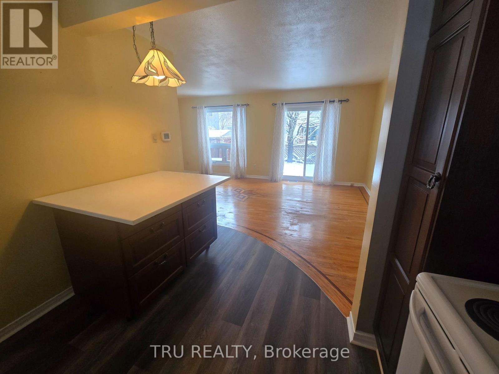 538 Seyton Drive, Ottawa, Ontario K2H 9B2 - Photo 6 - X12589948