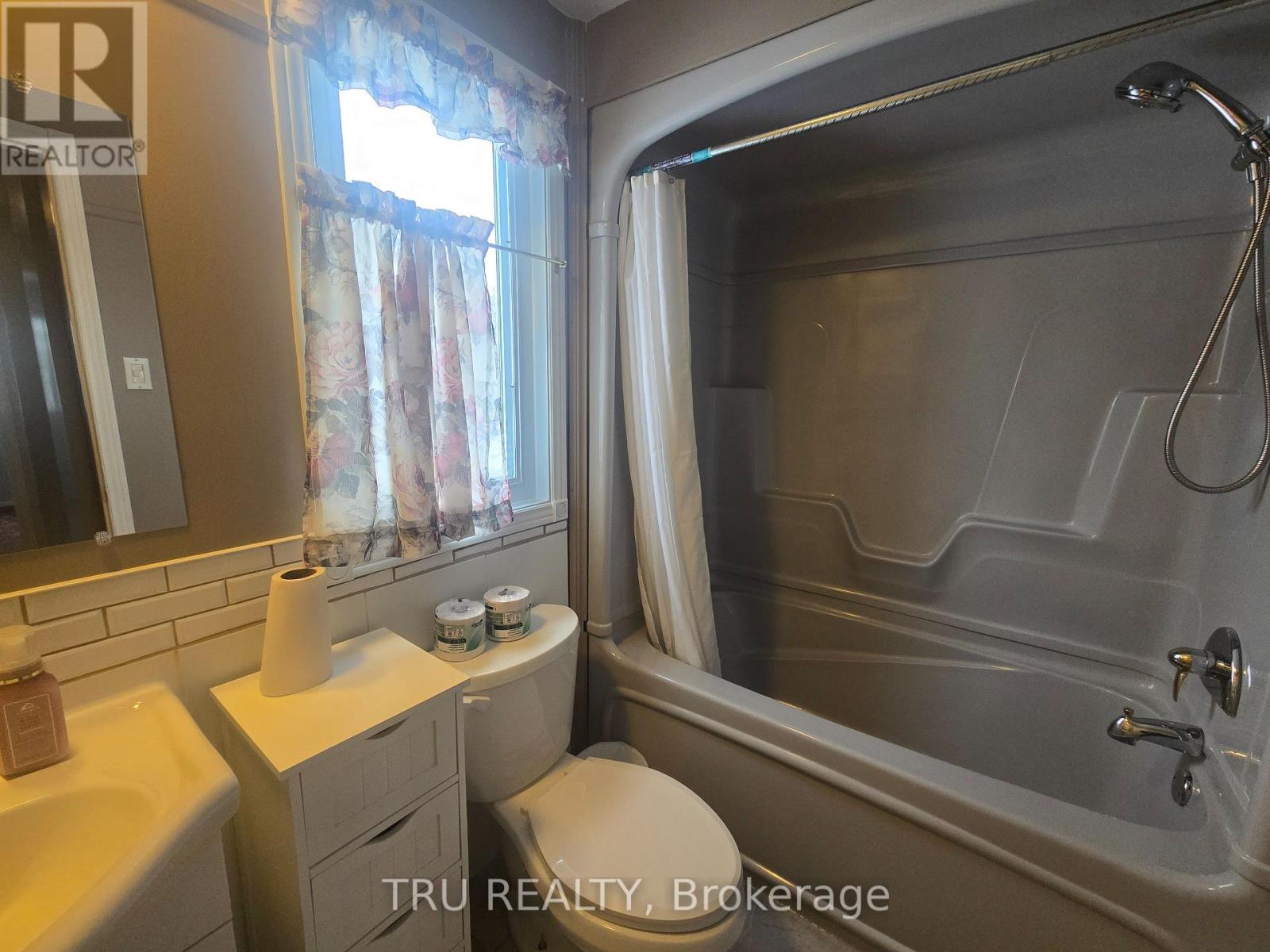 538 Seyton Drive, Ottawa, Ontario K2H 9B2 - Photo 8 - X12589948