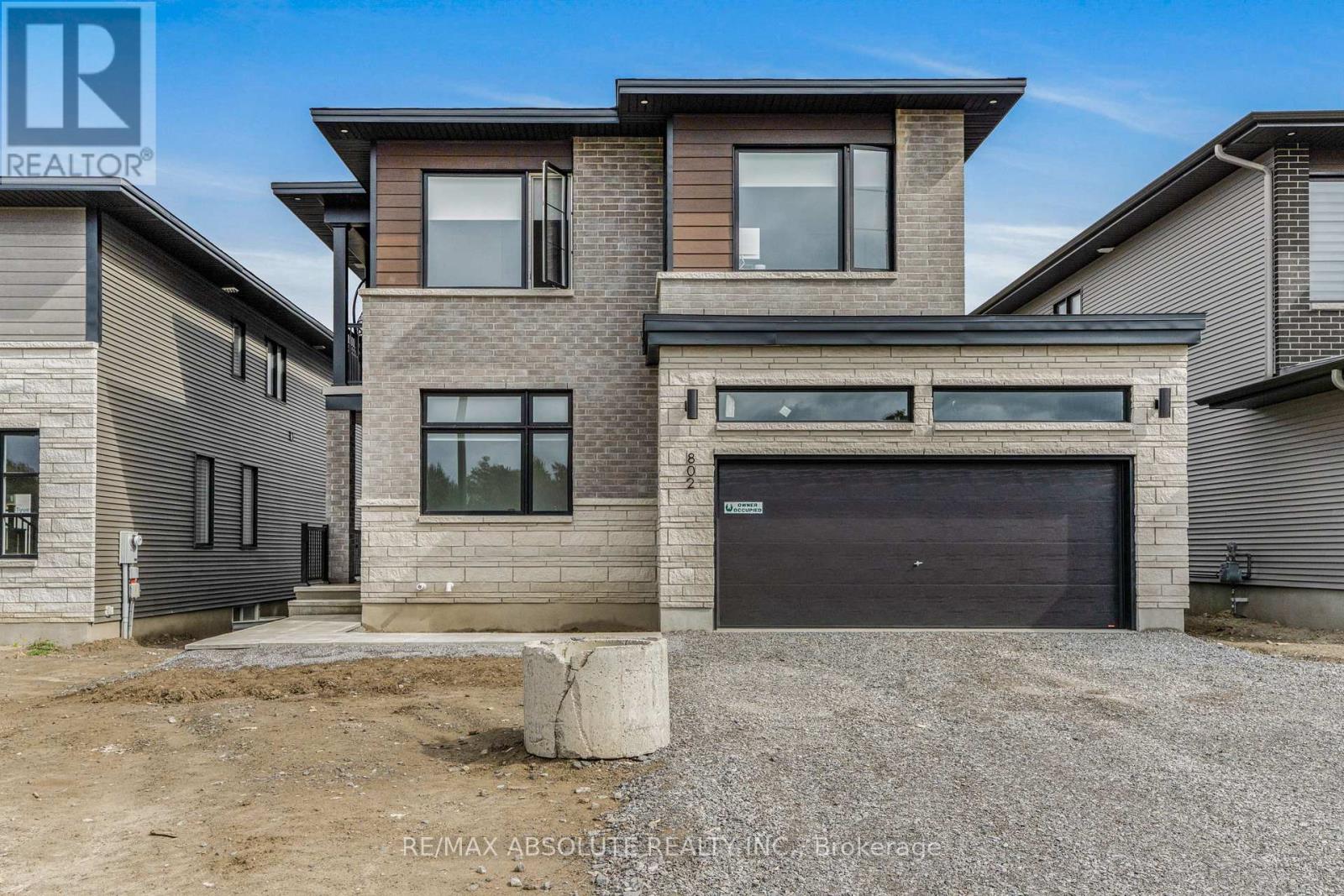 B - 802 NINAATIK PLACE, Ottawa, Ontario