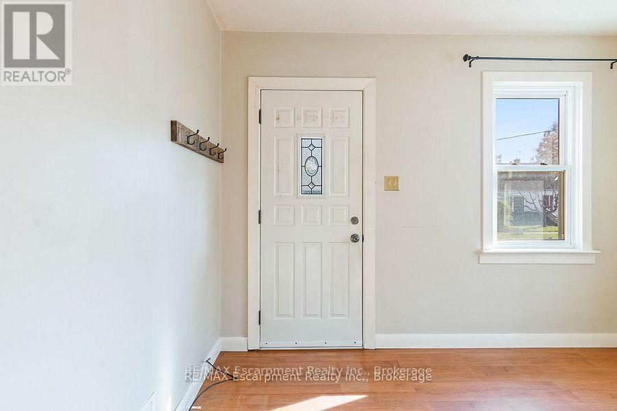 115 Stewart Street, Oakville (Oo Old Oakville), Ontario  L6K 1X8 - Photo 2 - W12590008