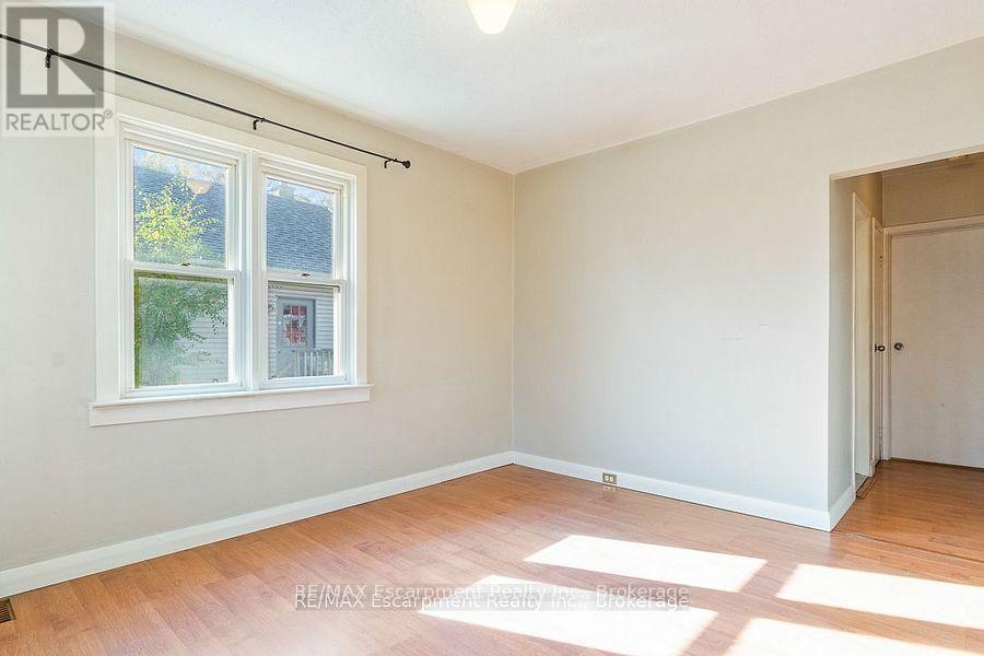 115 Stewart Street, Oakville (Oo Old Oakville), Ontario  L6K 1X8 - Photo 3 - W12590008