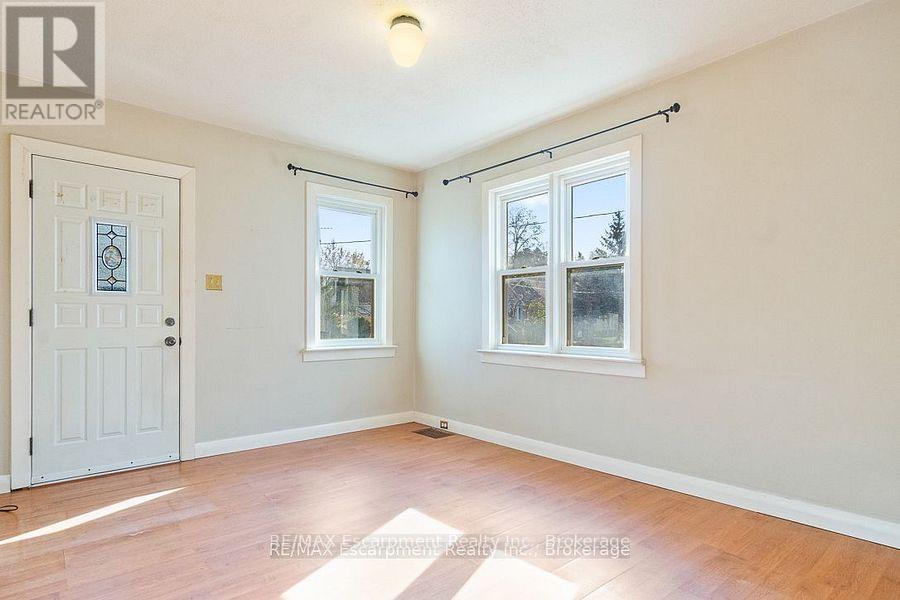 115 Stewart Street, Oakville (Oo Old Oakville), Ontario  L6K 1X8 - Photo 4 - W12590008