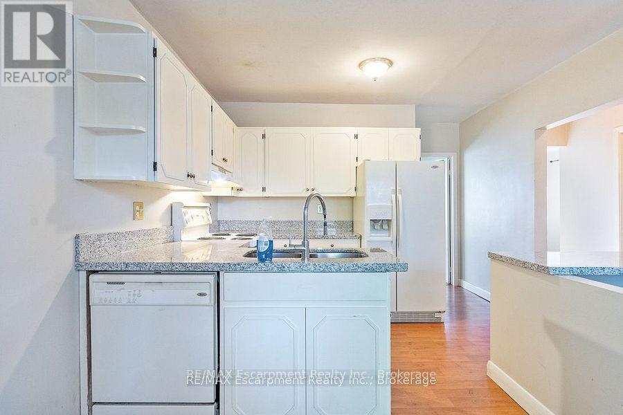 115 Stewart Street, Oakville (Oo Old Oakville), Ontario  L6K 1X8 - Photo 6 - W12590008