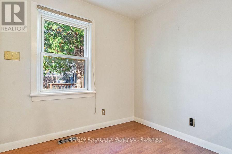 115 Stewart Street, Oakville (Oo Old Oakville), Ontario  L6K 1X8 - Photo 7 - W12590008