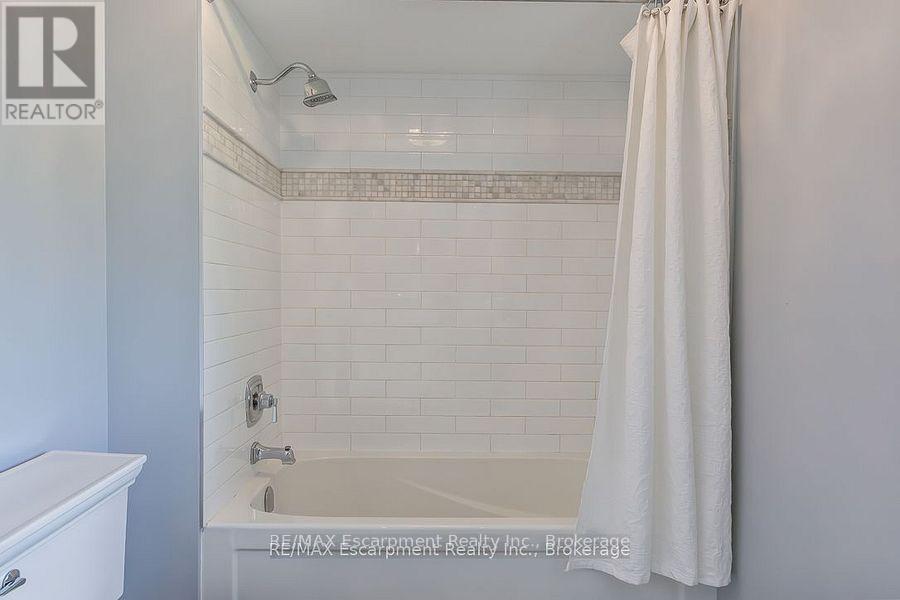 484 Aspen Forest Drive, Oakville, Ontario  L6J 6H7 - Photo 22 - W12590052