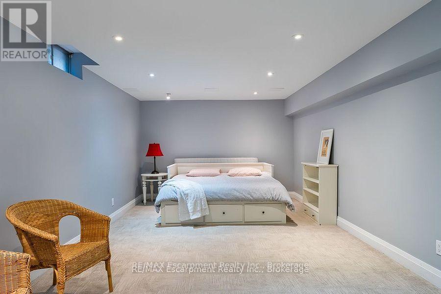 484 Aspen Forest Drive, Oakville, Ontario  L6J 6H7 - Photo 25 - W12590052