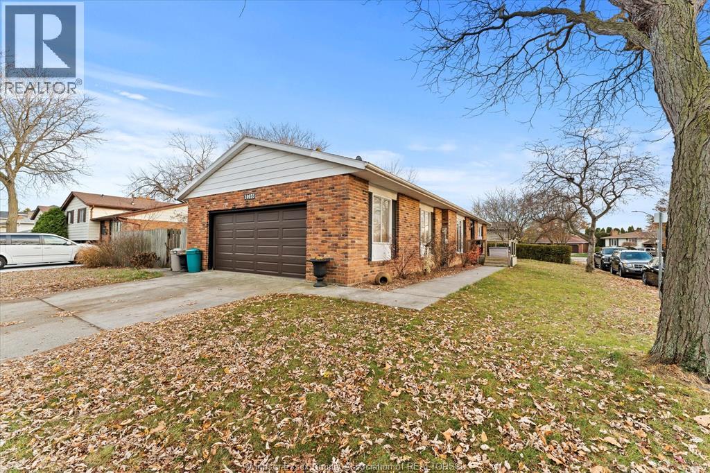 10035 Aspen Lane, Windsor, Ontario  N8R 2B7 - Photo 3 - 25029267