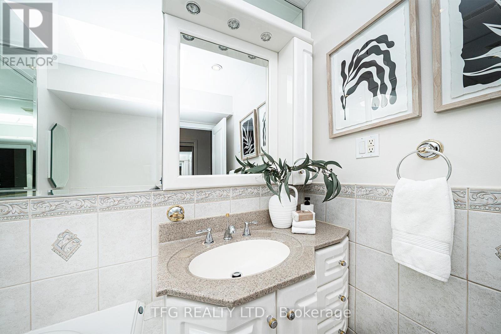 7 - 120 Glen Manor Drive, Toronto (The Beaches), Ontario  M4E 2X6 - Photo 25 - E12590068