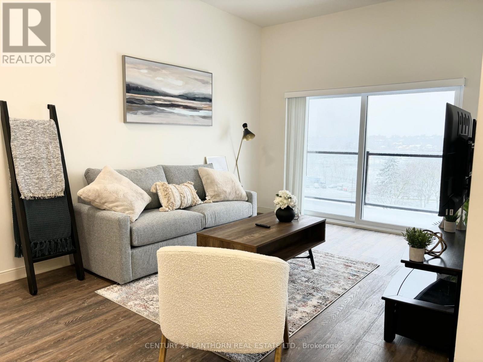 617 - 135 Station Street, Belleville, Ontario  K8N 2S9 - Photo 2 - X12590000