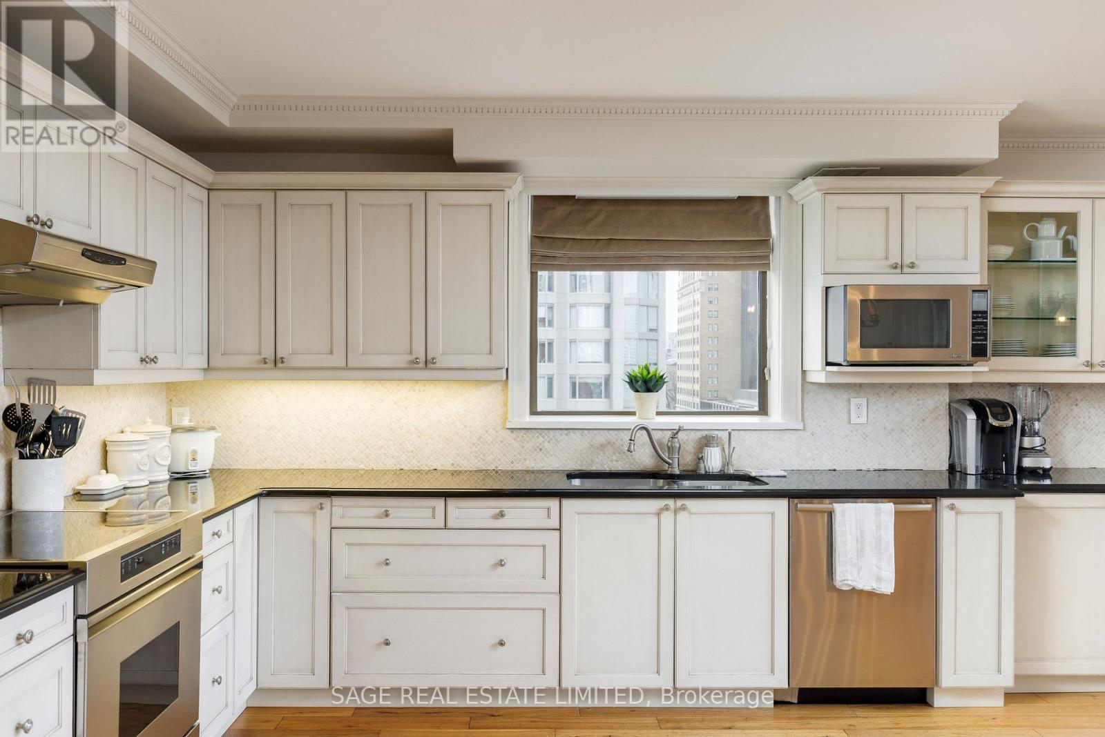 605 - 55a Avenue Road, Toronto, Ontario  M5R 3L2 - Photo 13 - C12589940