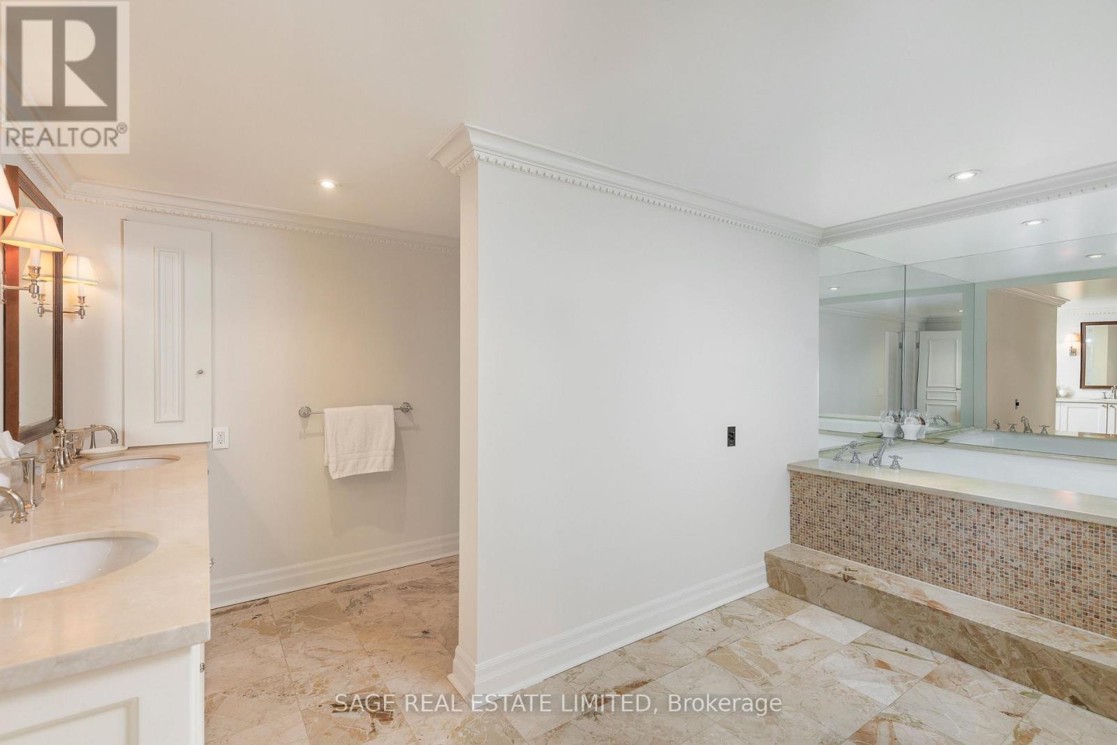 605 - 55a Avenue Road, Toronto, Ontario  M5R 3L2 - Photo 28 - C12589940