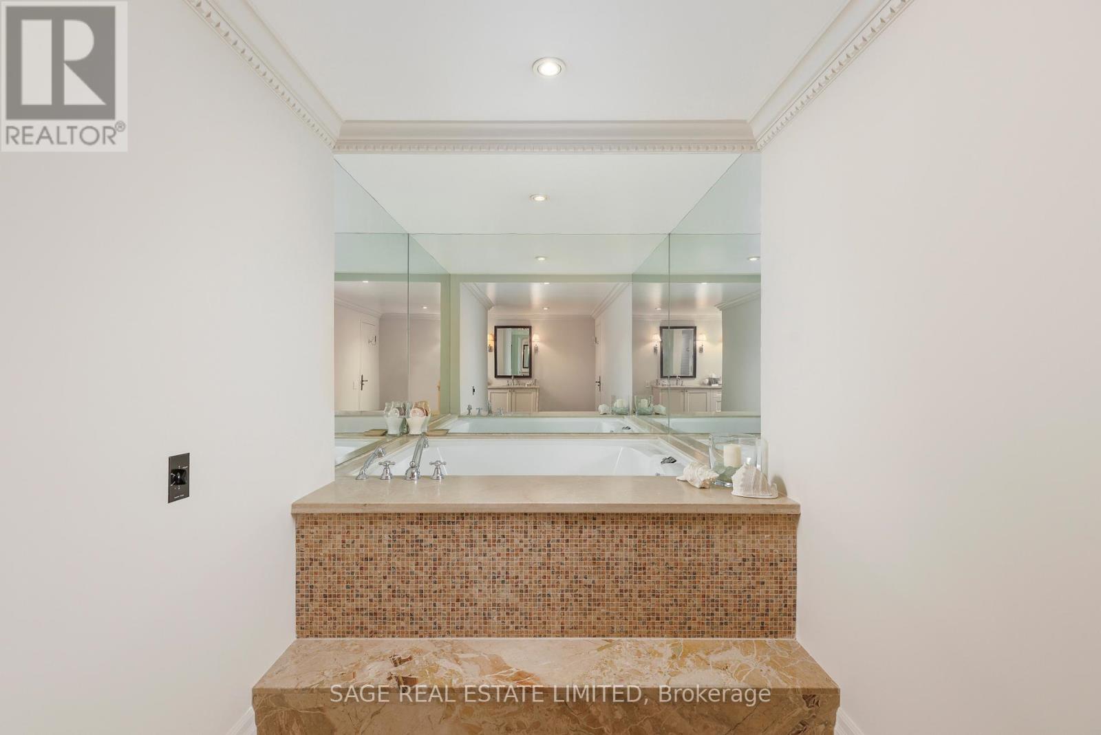 605 - 55a Avenue Road, Toronto, Ontario  M5R 3L2 - Photo 29 - C12589940