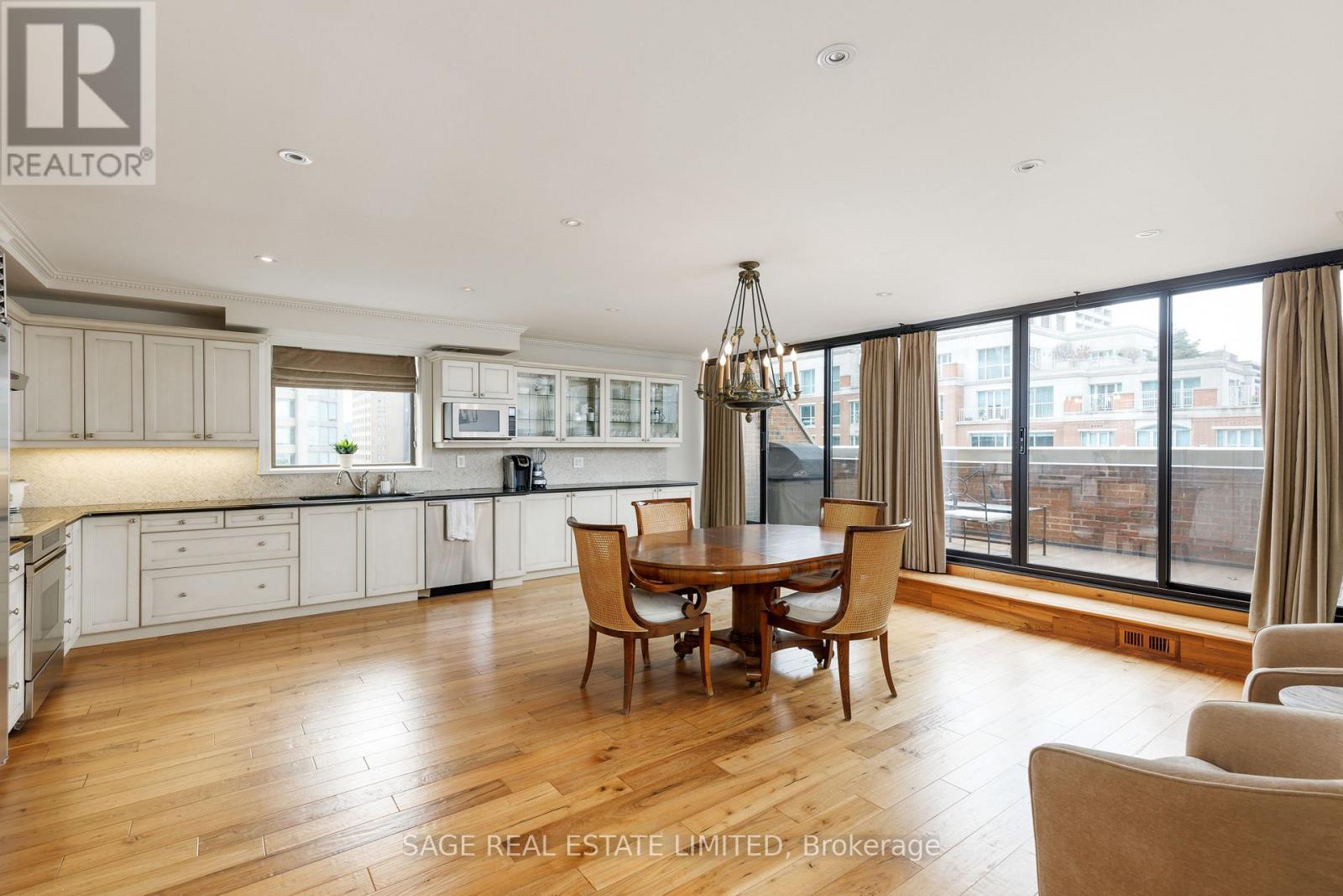 605 - 55a Avenue Road, Toronto, Ontario  M5R 3L2 - Photo 9 - C12589940