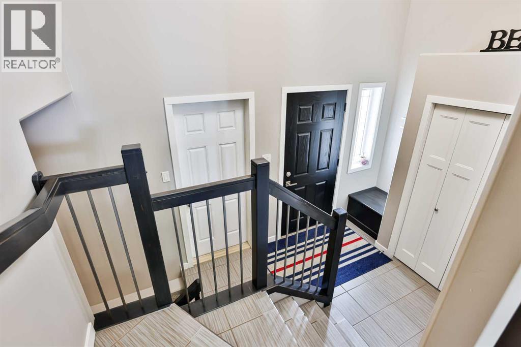 93 Riverine Lane W, Lethbridge, Alberta  T1H 5V6 - Photo 2 - A2270407