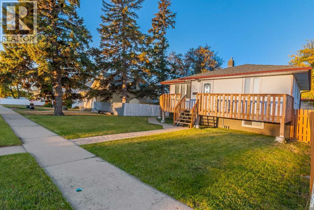 226 4 Street Se, Redcliff, Alberta T0J 2P0 - Photo 3 - A2259875