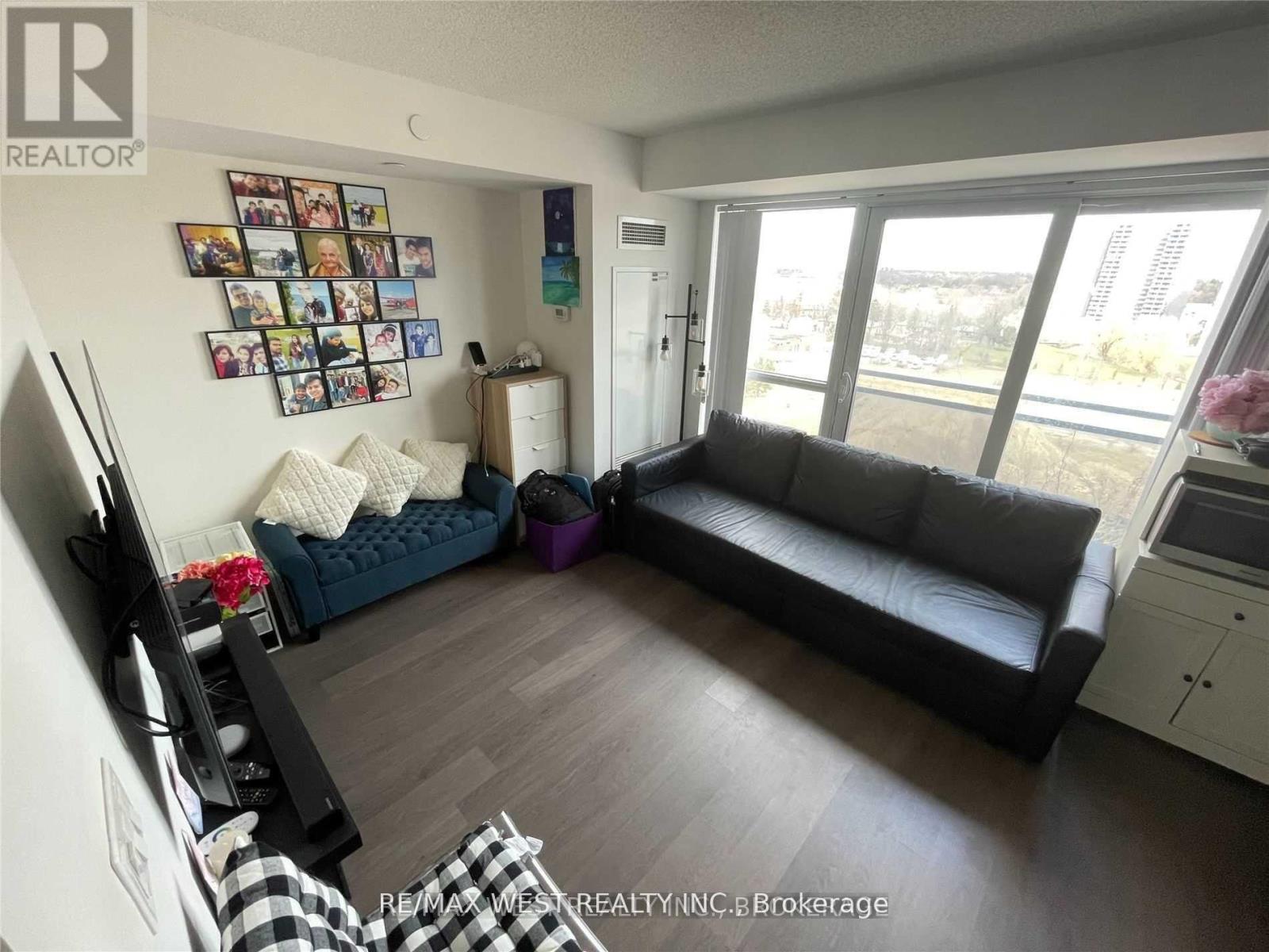 1008 - 255 Village Green Square, Toronto, Ontario  M1S 0L7 - Photo 10 - E12589890