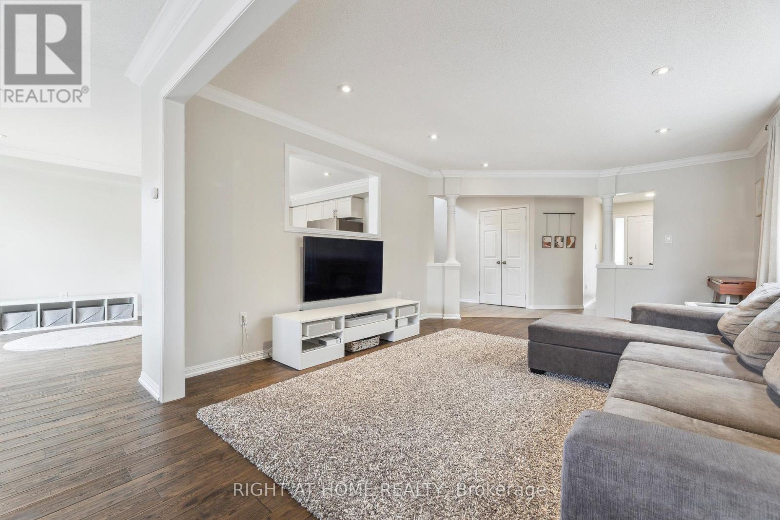 92 Longueuil Place, Whitby, Ontario  L1R 3H1 - Photo 10 - E12589970