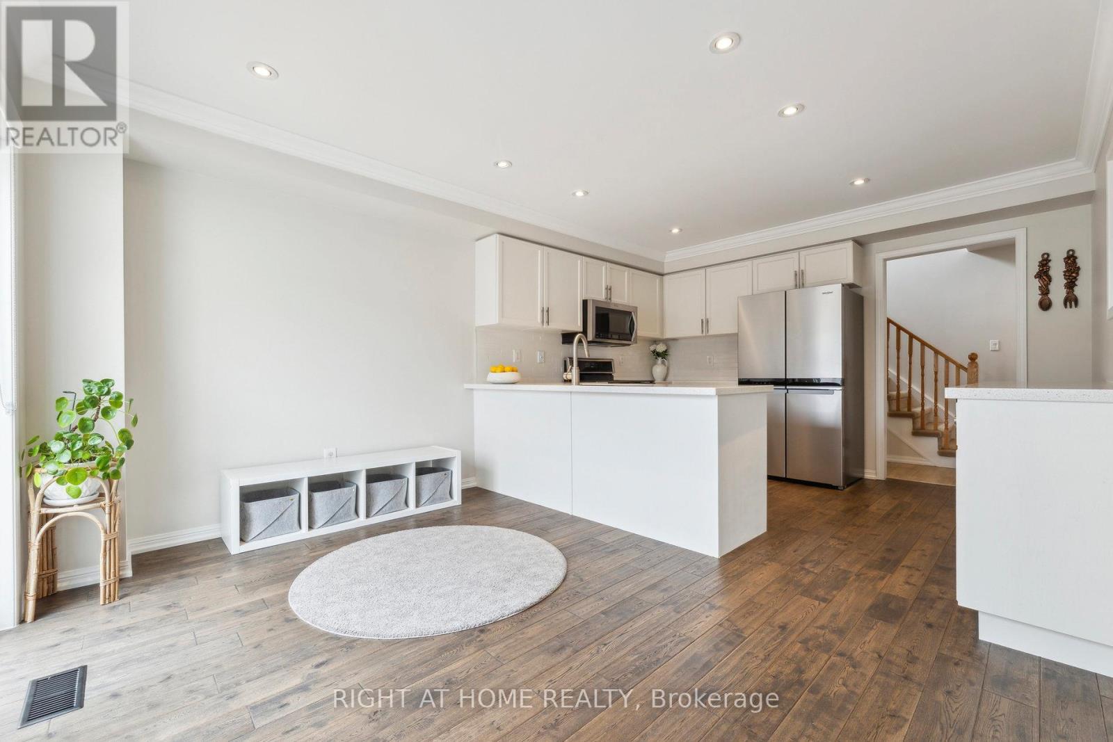 92 Longueuil Place, Whitby, Ontario  L1R 3H1 - Photo 13 - E12589970