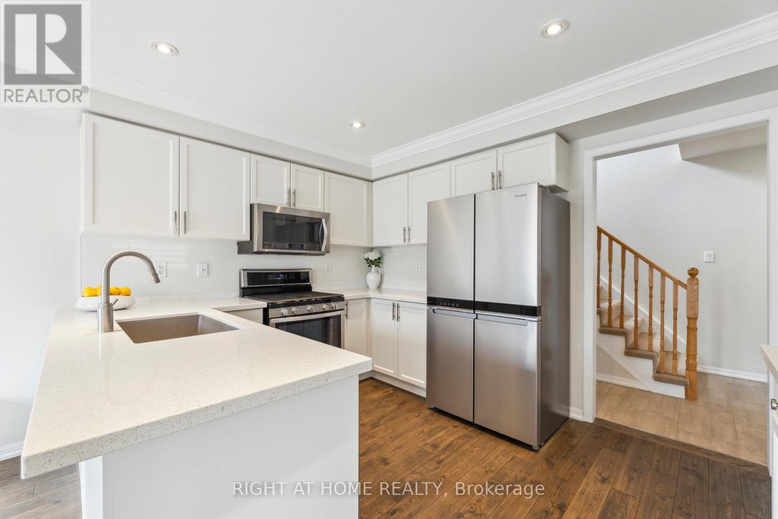 92 Longueuil Place, Whitby, Ontario  L1R 3H1 - Photo 16 - E12589970