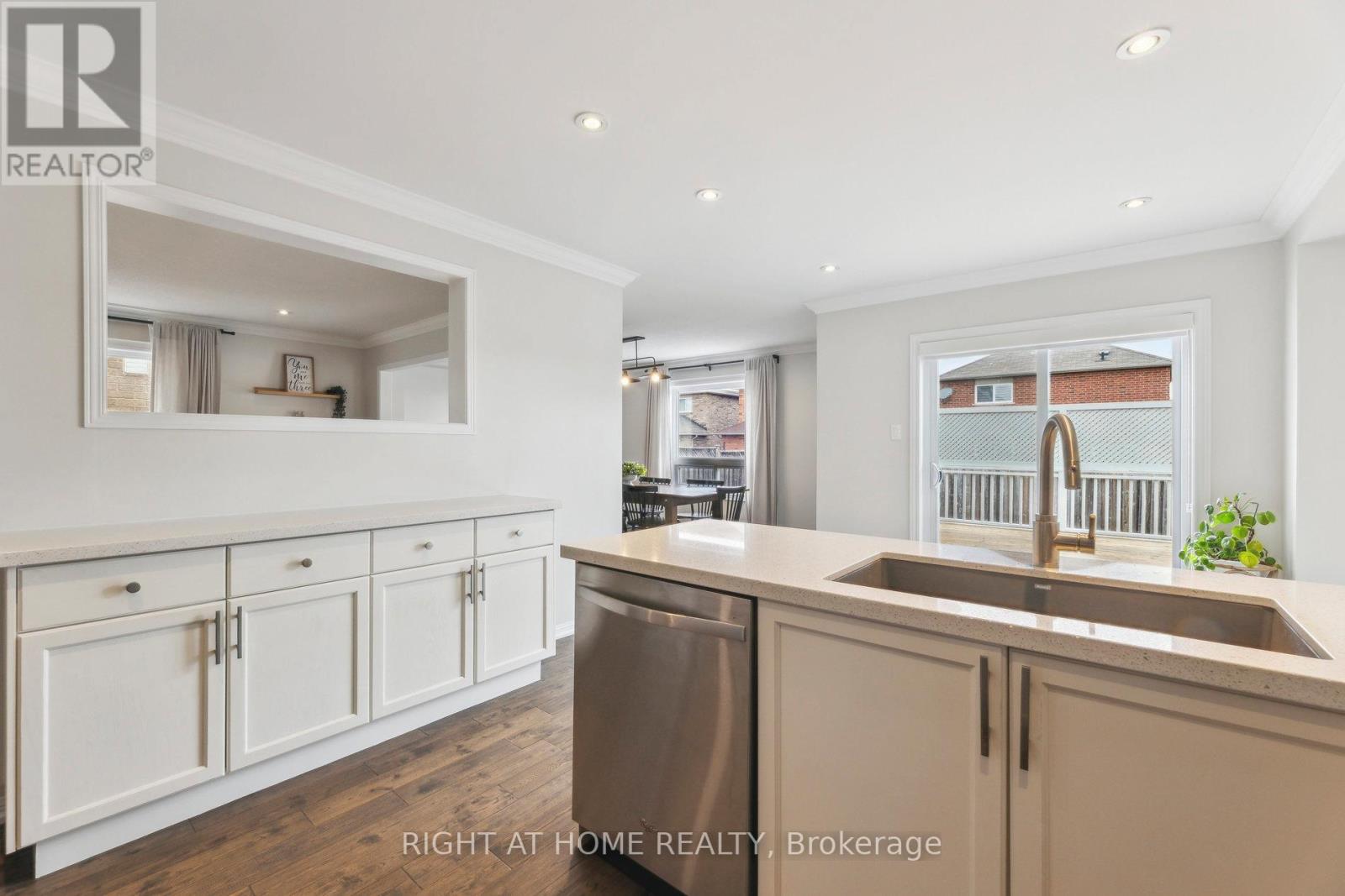 92 Longueuil Place, Whitby, Ontario  L1R 3H1 - Photo 18 - E12589970