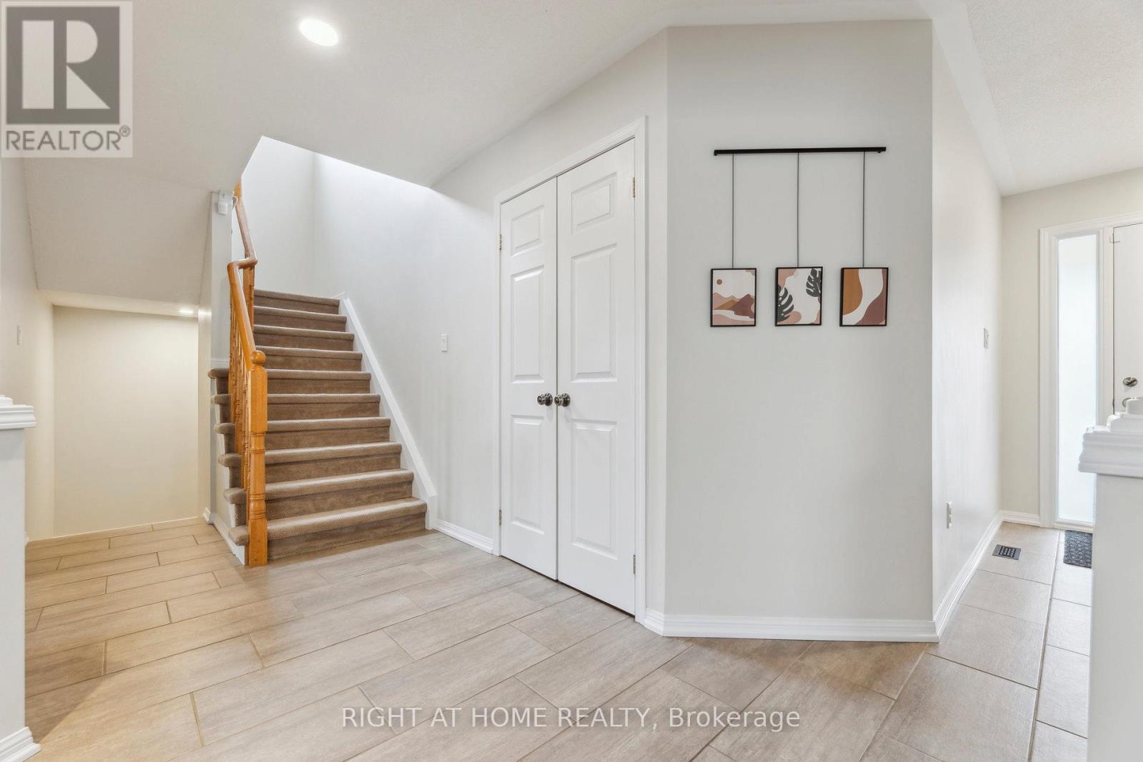 92 Longueuil Place, Whitby, Ontario  L1R 3H1 - Photo 19 - E12589970