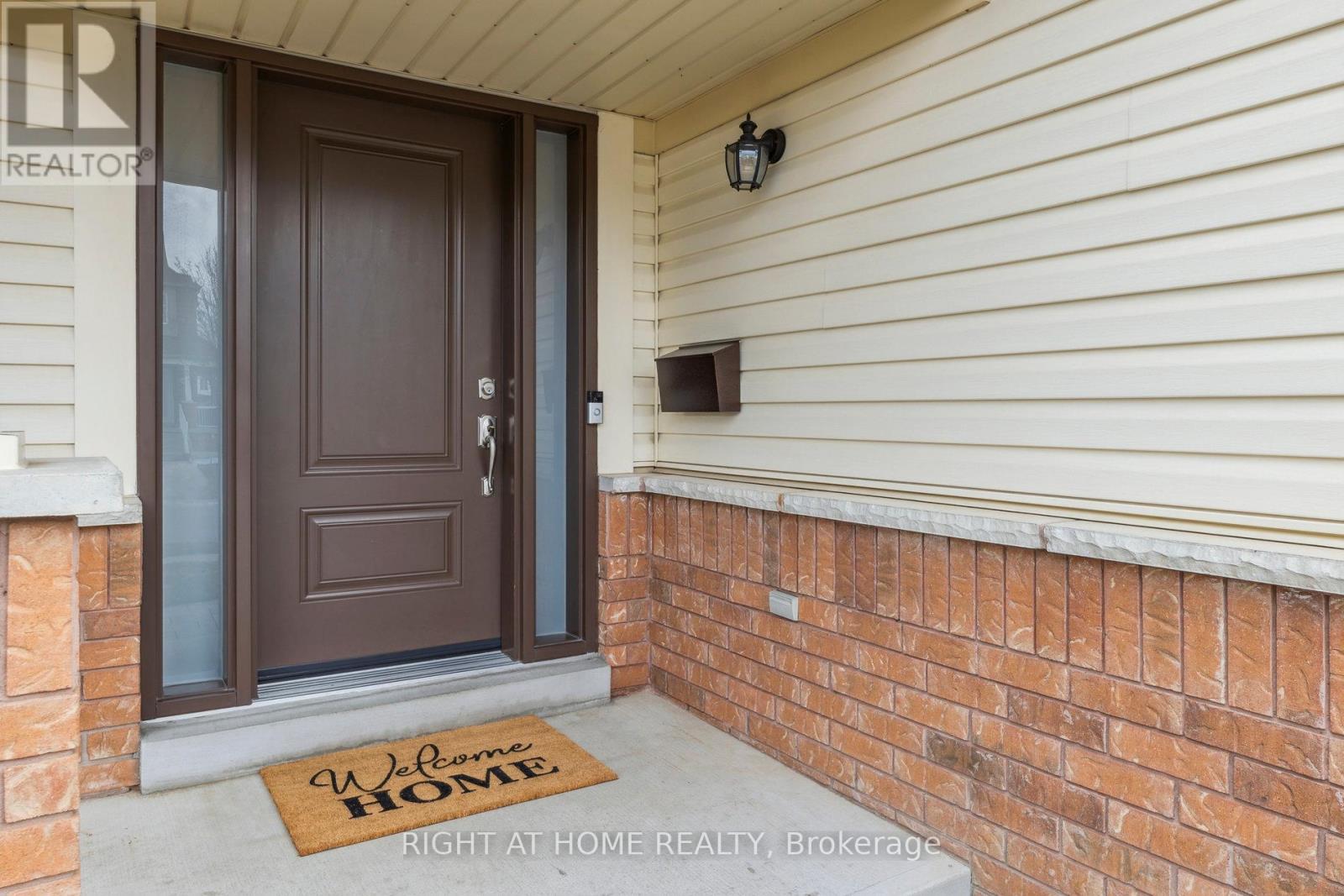 92 Longueuil Place, Whitby, Ontario  L1R 3H1 - Photo 2 - E12589970