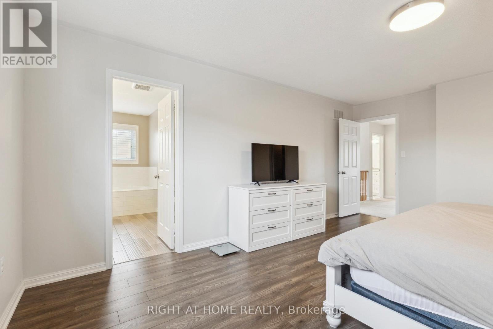 92 Longueuil Place, Whitby, Ontario  L1R 3H1 - Photo 23 - E12589970