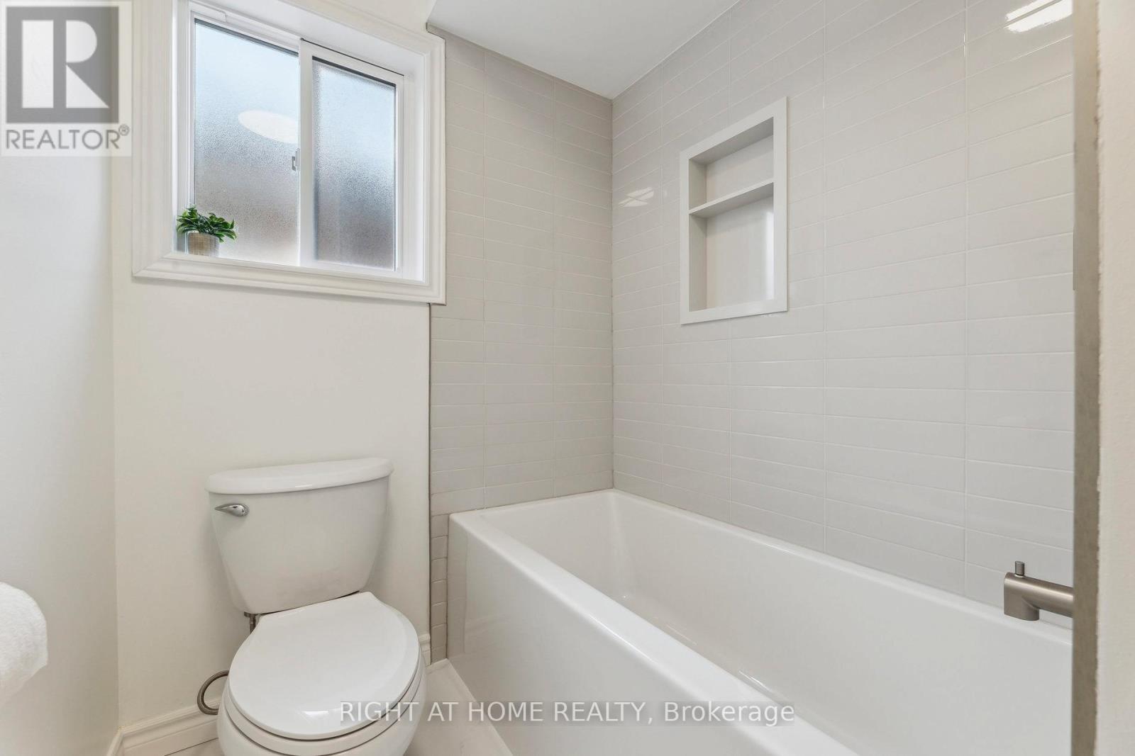 92 Longueuil Place, Whitby, Ontario  L1R 3H1 - Photo 32 - E12589970