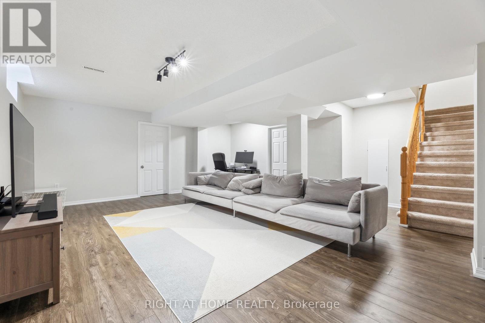 92 Longueuil Place, Whitby, Ontario  L1R 3H1 - Photo 36 - E12589970