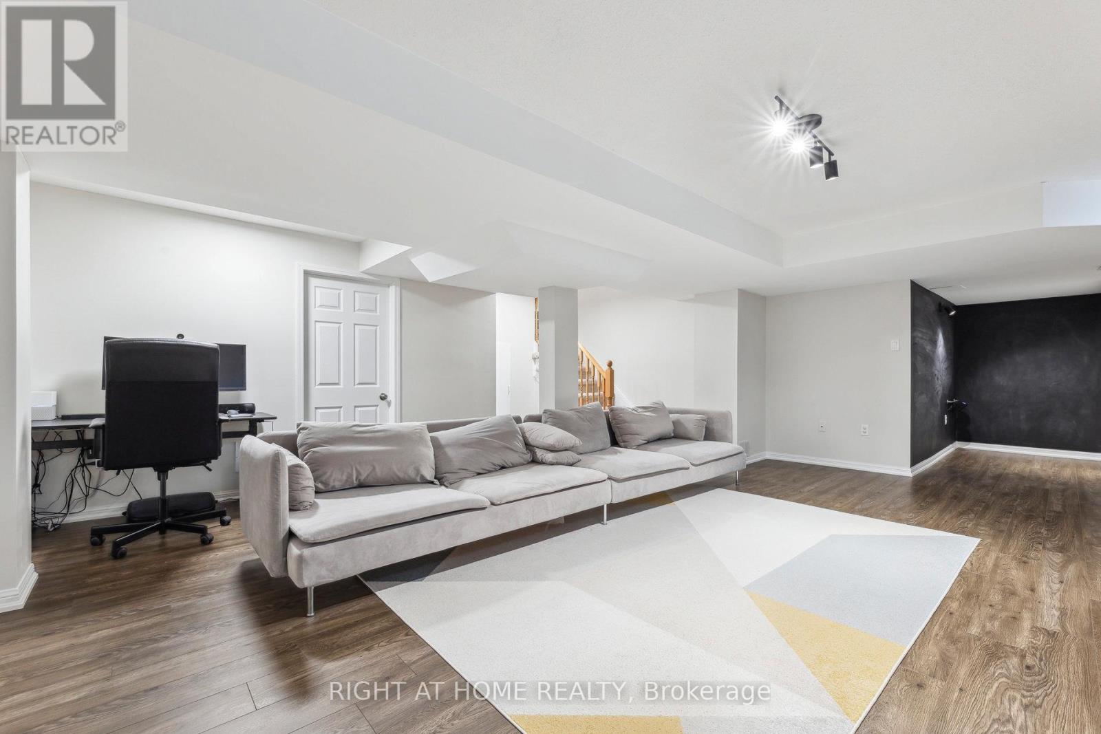 92 Longueuil Place, Whitby, Ontario  L1R 3H1 - Photo 38 - E12589970