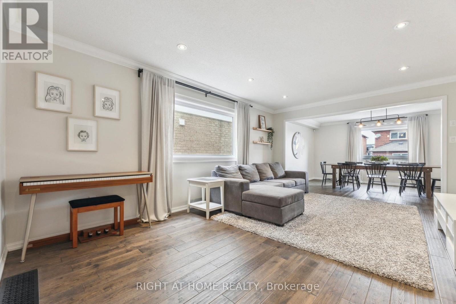 92 Longueuil Place, Whitby, Ontario  L1R 3H1 - Photo 7 - E12589970