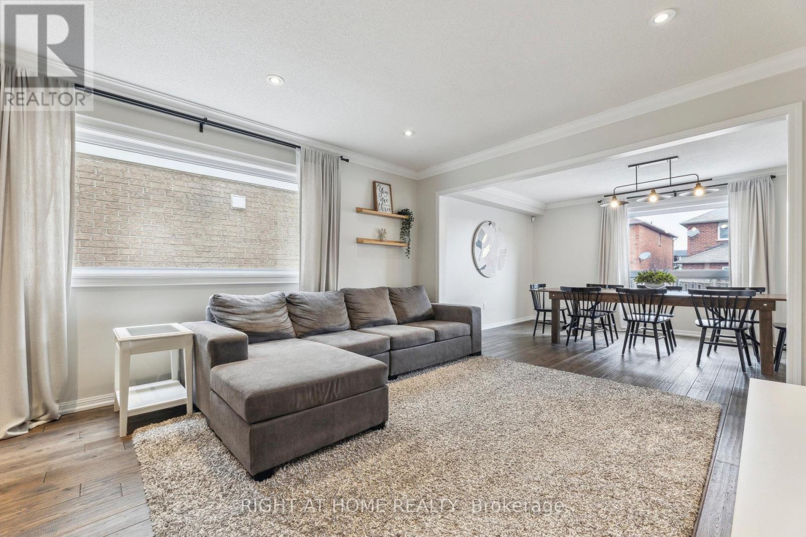 92 Longueuil Place, Whitby, Ontario  L1R 3H1 - Photo 9 - E12589970