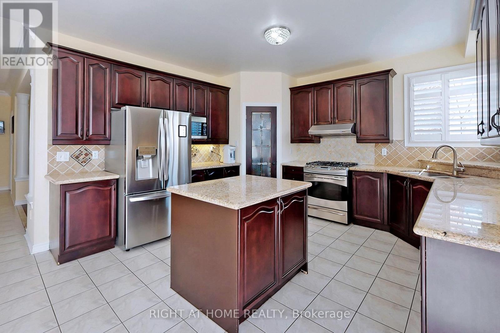 861 Strouds Lane, Pickering, Ontario  L1V 7G1 - Photo 15 - E12589992