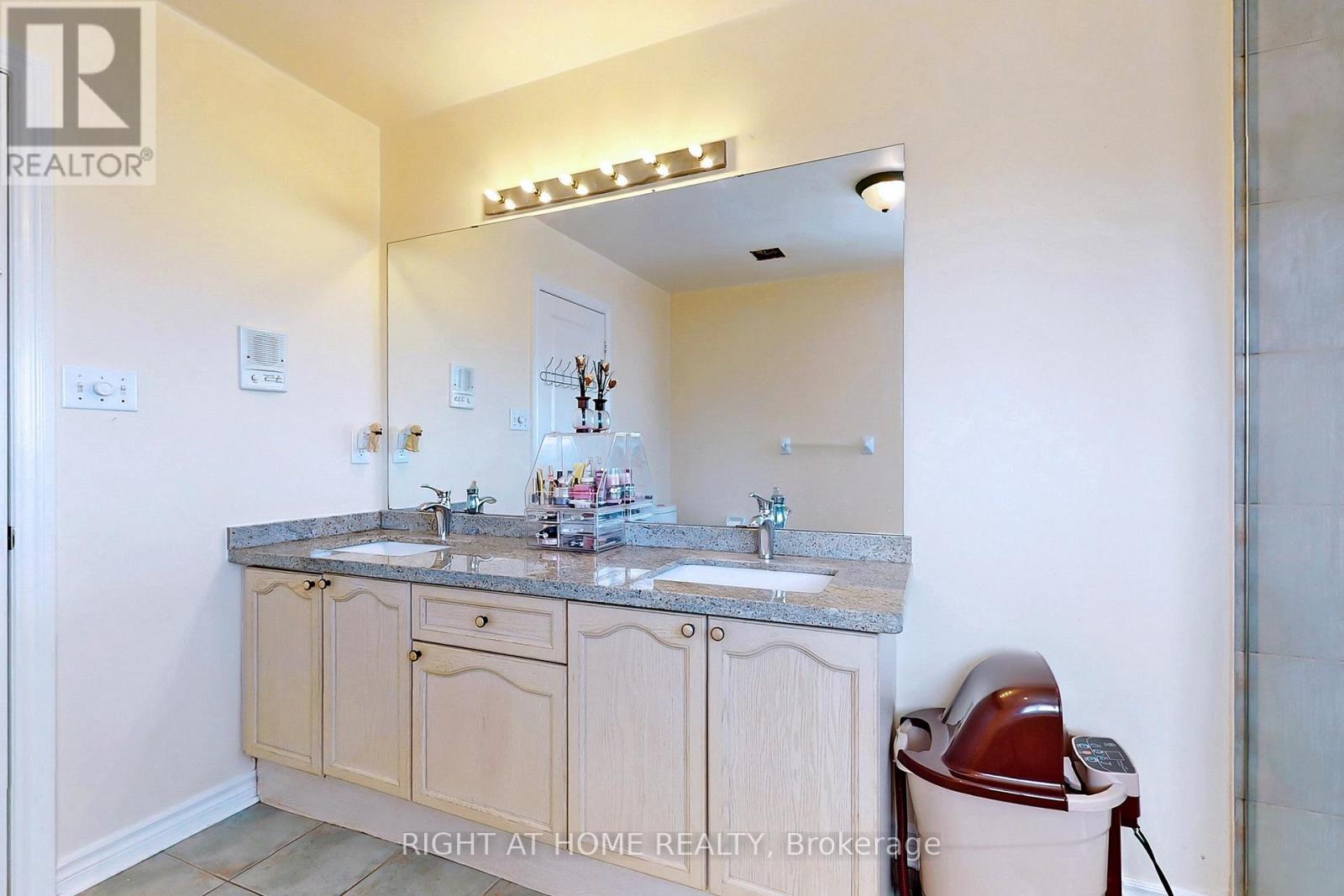 861 Strouds Lane, Pickering, Ontario  L1V 7G1 - Photo 27 - E12589992