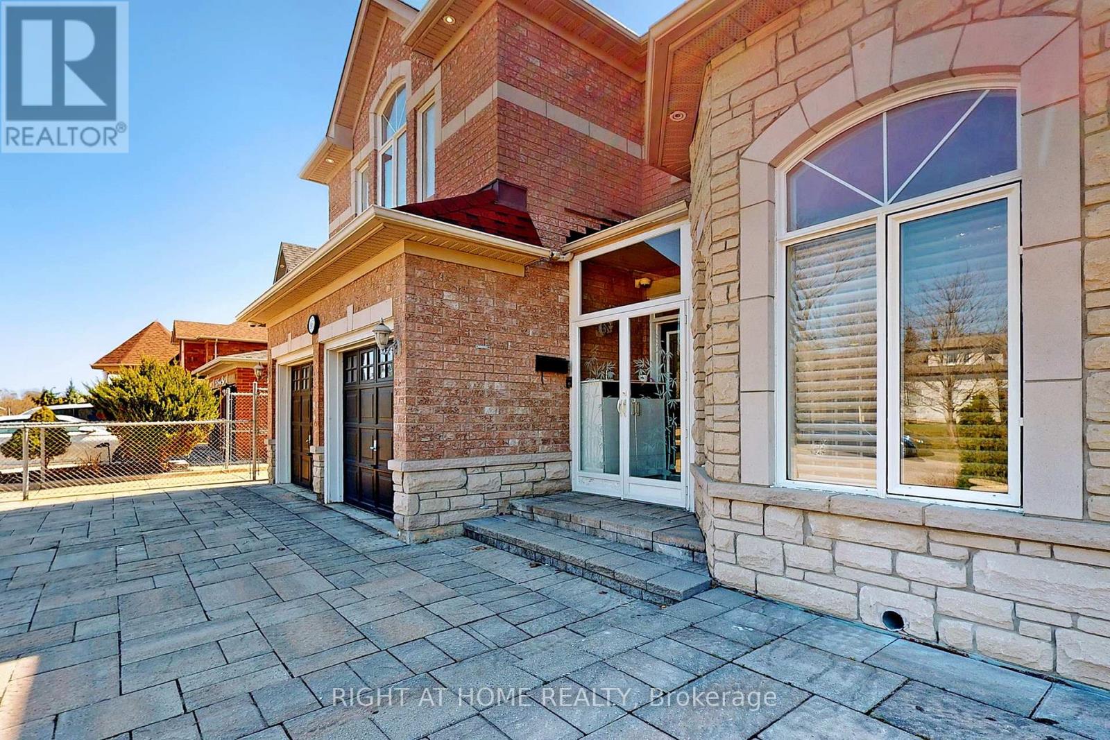 861 Strouds Lane, Pickering, Ontario  L1V 7G1 - Photo 4 - E12589992