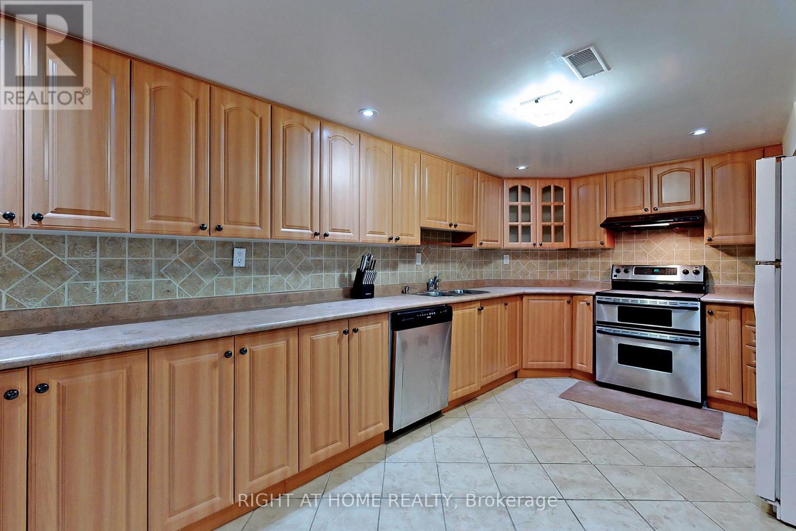 861 Strouds Lane, Pickering, Ontario  L1V 7G1 - Photo 43 - E12589992