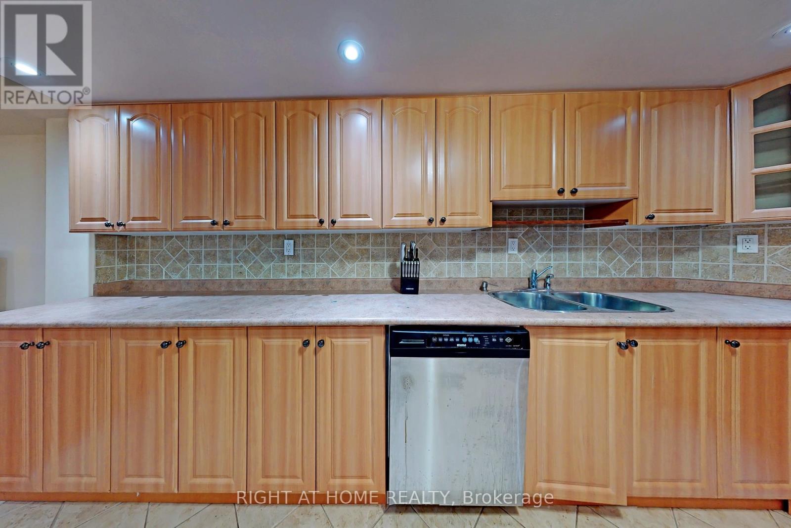 861 Strouds Lane, Pickering, Ontario  L1V 7G1 - Photo 44 - E12589992